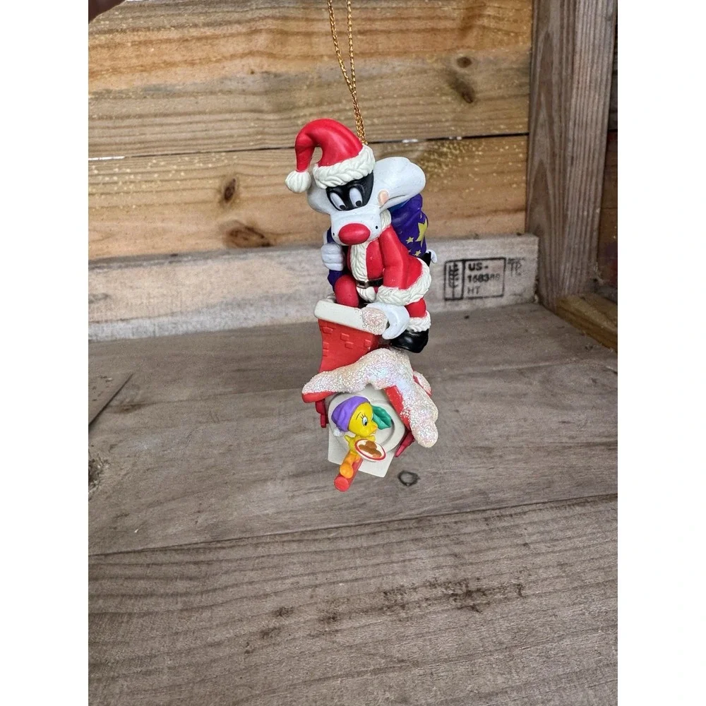 1996 Looney Tunes Sylvester and‎ Tweety Santa Birdhouse Christmas Ornament